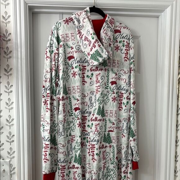 Amazon Red and White Festive Pajama Set - Picture 3 of 6